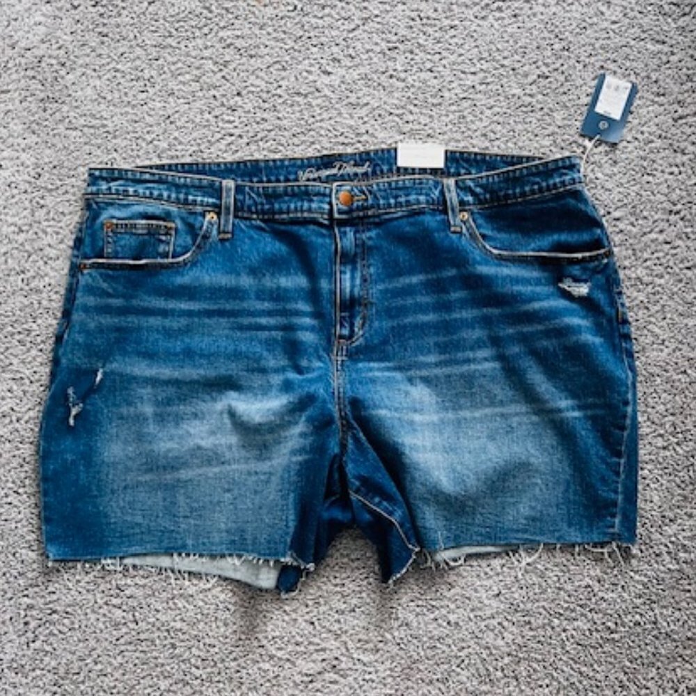 Cut off boyfriend jean shorts size 26W Universal Thread